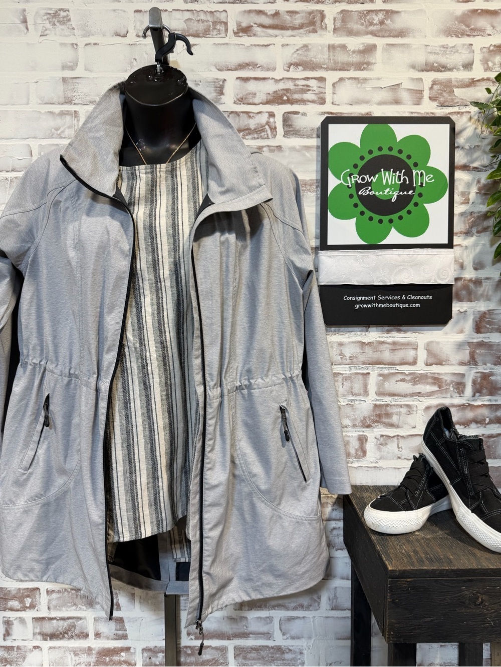 32° cool Light Gray Zip-Front Anorak Jacket with Striped Top XL
